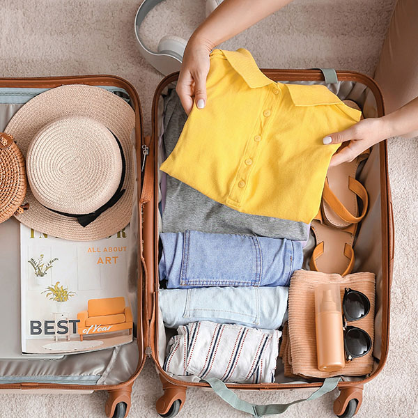 เก็บเสื้อผ้าใส่กระเป๋าเดินทางอย่างถูกวิธีช่วยให้กระเป๋ามีพื้นที่ใส่ของมากขึ้น