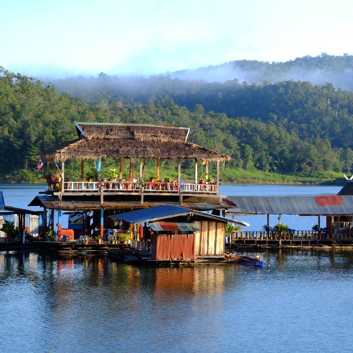 นอนแพแลหมอก 10 เขื่อนสวยบรรยากาศดี น่าไปรีเฟรชร่างกาย