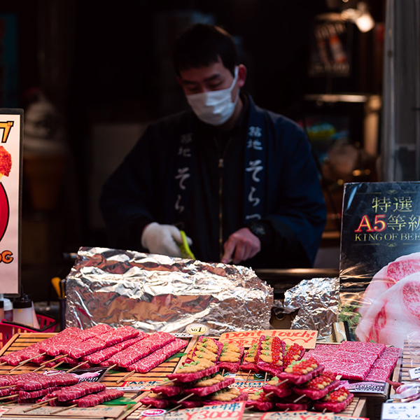 ต้องลองวากิวพรีเมี่ยมเสียบไม้ย่างเมื่อมาตลาดปลาTSUKIJI