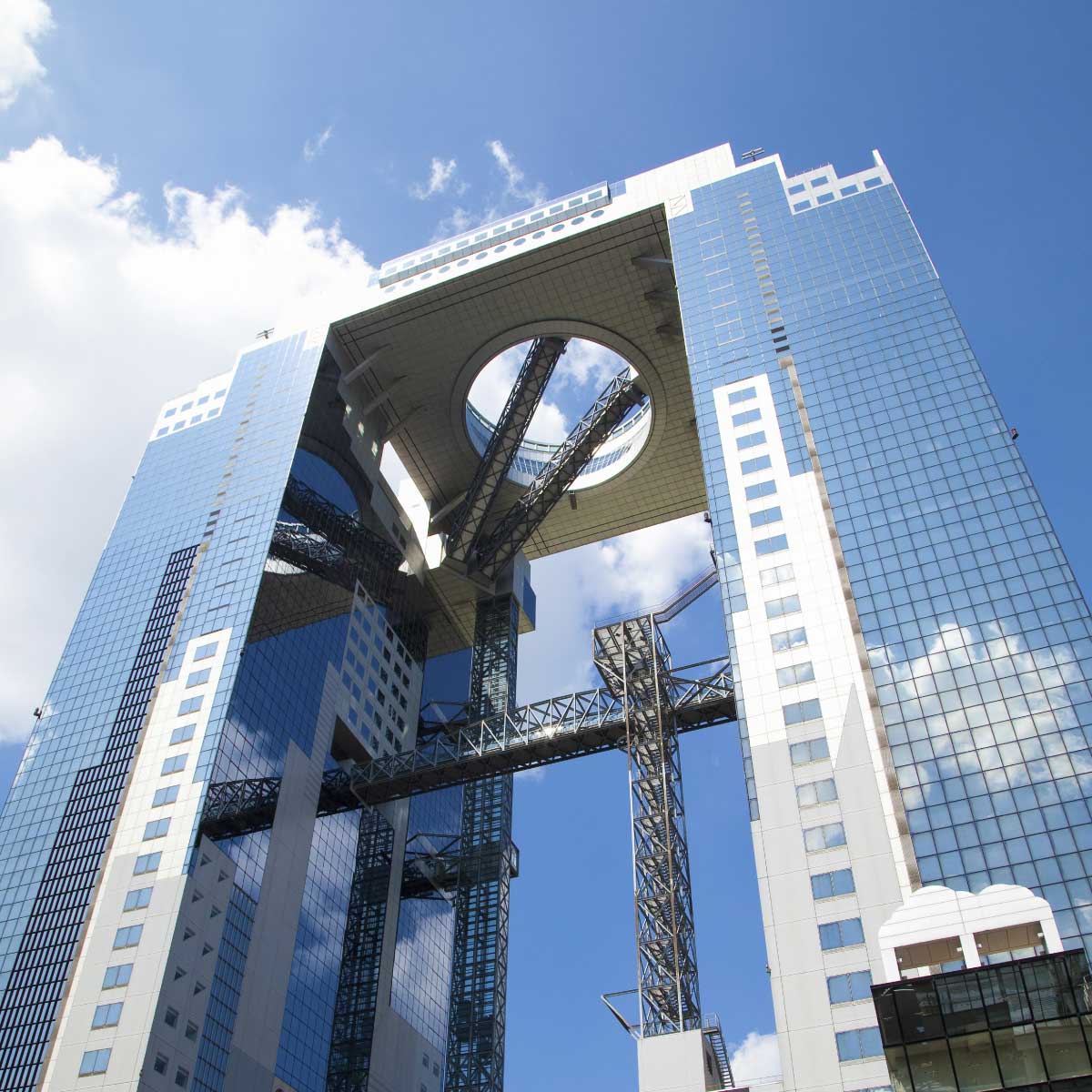 ตึกอูเมดะ สกาย (Umeda Sky Building) ที่เที่ยวยอดนิยมโอซาก้า 