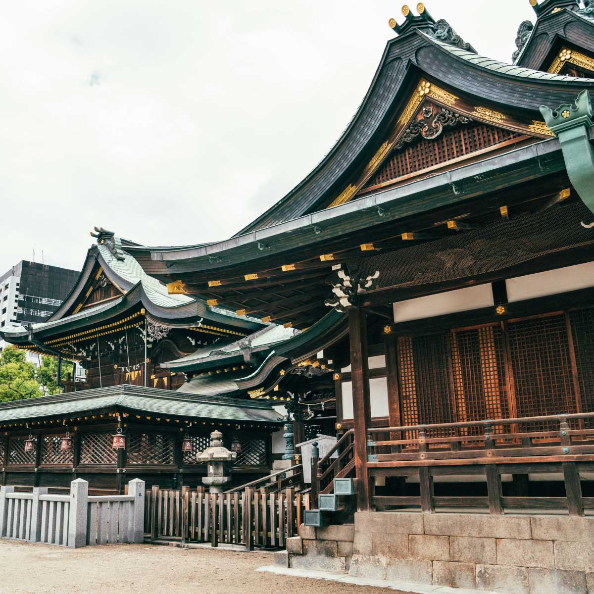 เที่ยวศาลเจ้าโอซาก้าเทมมังงุ (Osaka Tenmangu Shrine)