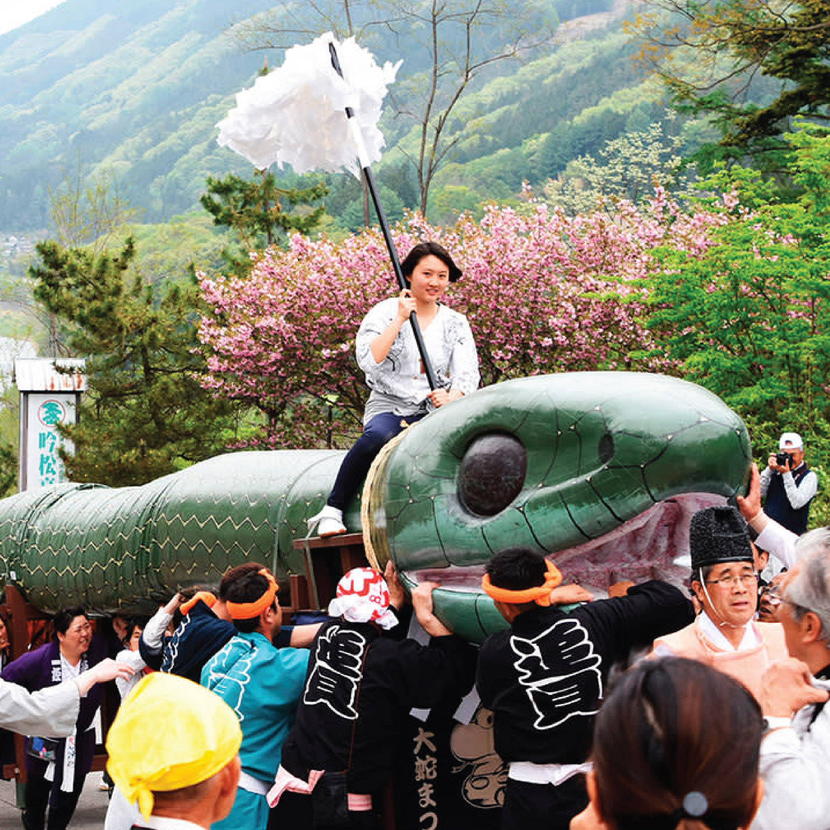 เทศกาลงูใหญ่แห่งโออิงามิ ออนเซ็น (Oigami Onsen Daija Festival) เทศกาลขอบคุณงูยักษ์ของชาวญี่ปุ่น