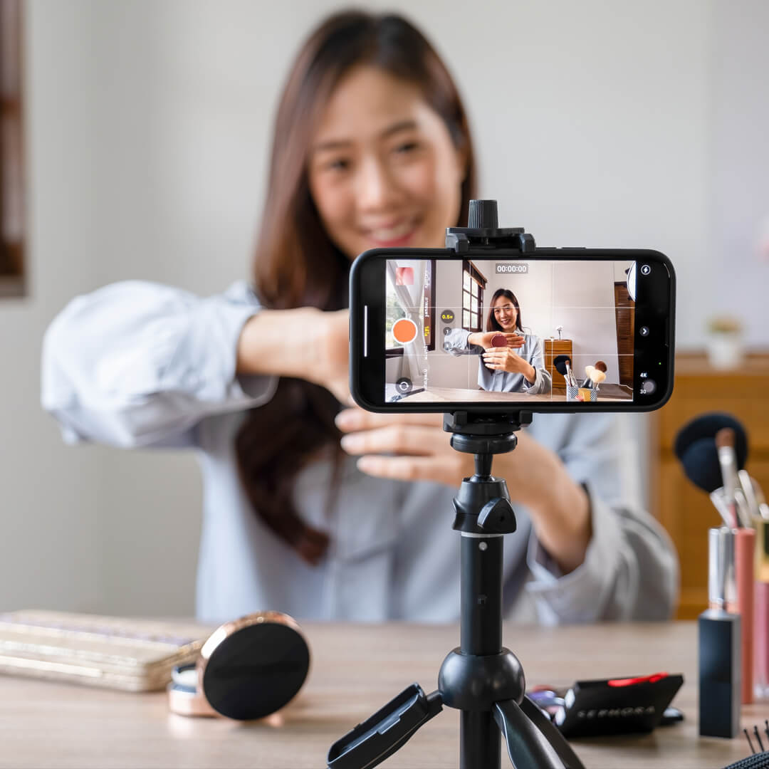 ผู้หญิงทำอาชีพเสริมเป็น Influencer